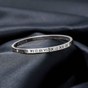 #A35Silver Bangle